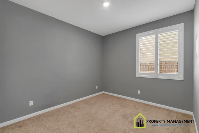 Building Photo - Modern and Spacious 4-Bedroom Home for Rent!