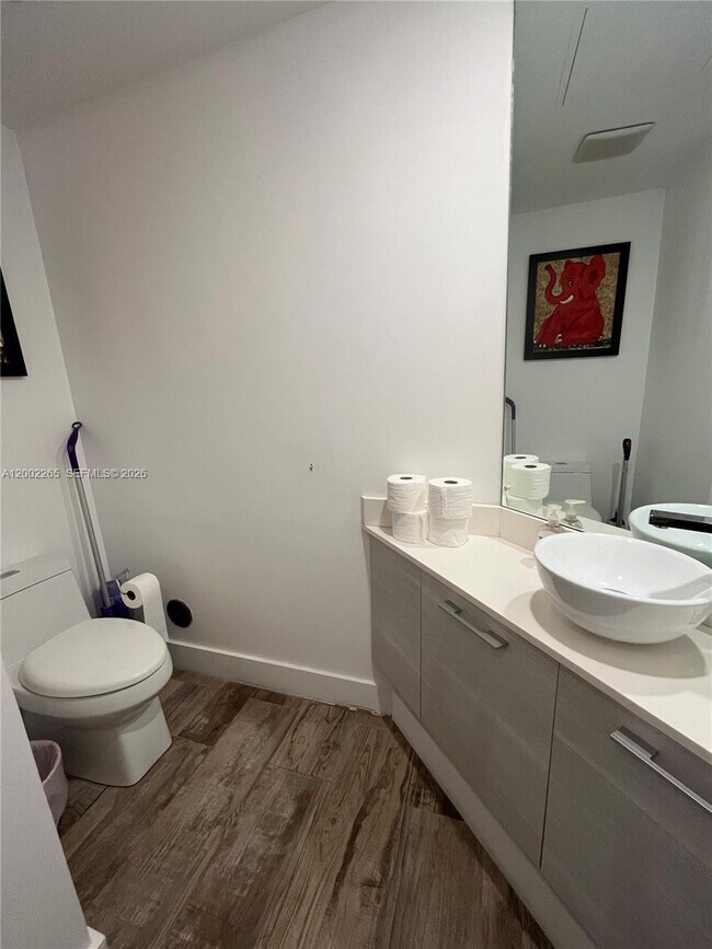 Building Photo - 650 NE 32nd St