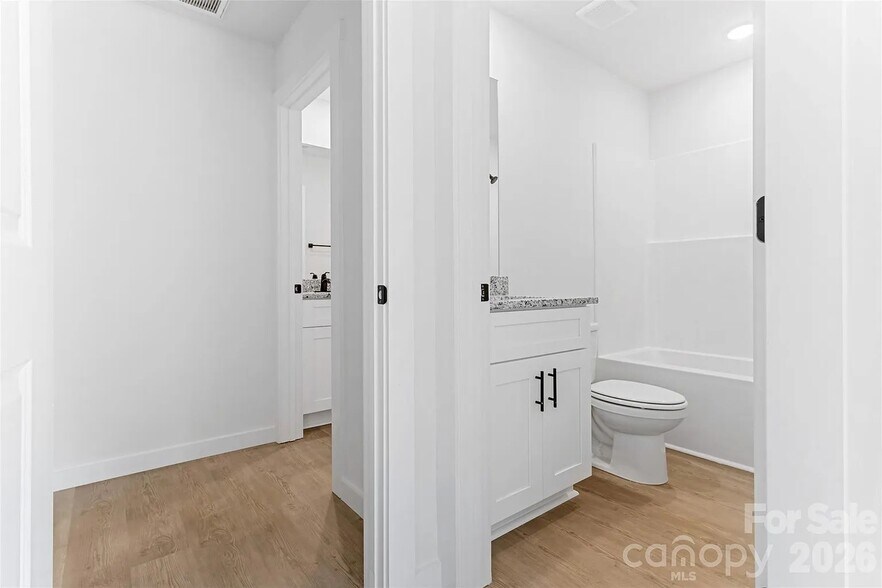 Building Photo - 426 2nd St SW