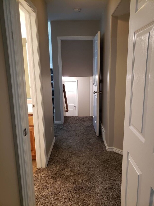 Building Photo - Beautiful 6 Bed 3 bath in Springville!!