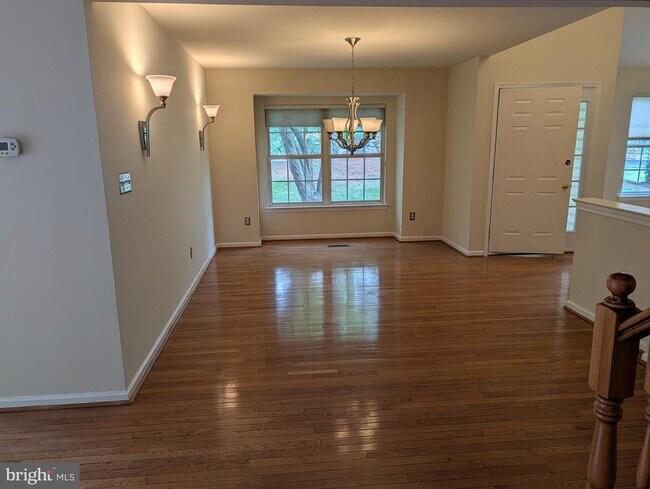 Building Photo - 123 Shoal Creek Dr