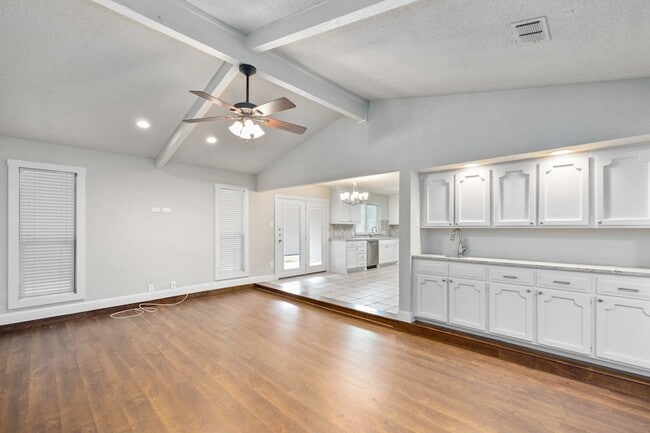 Building Photo - 6728 Fair Meadows Dr