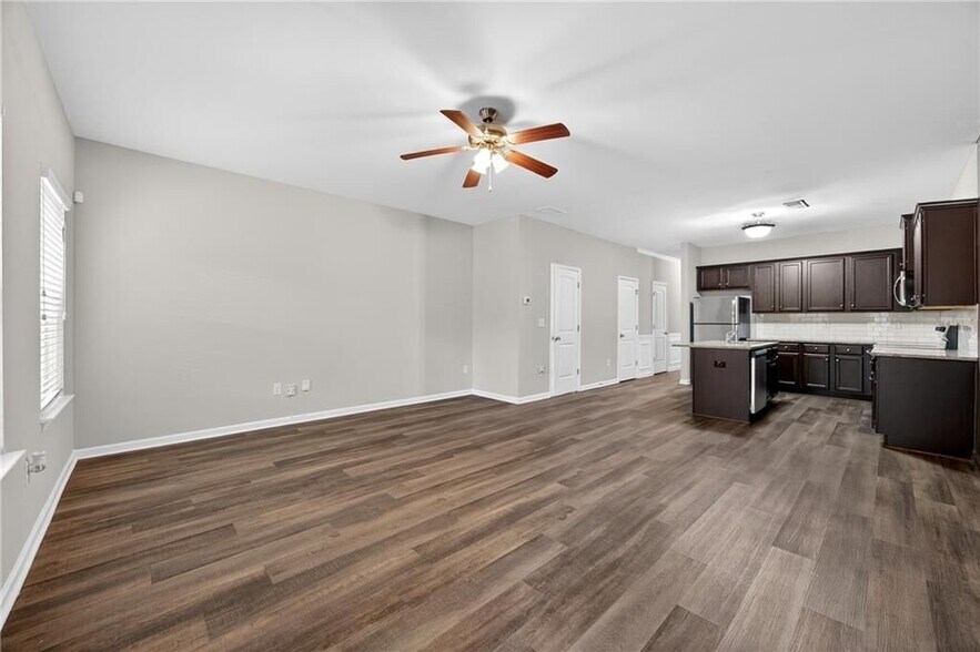 Building Photo - 4497 Ravenwood Dr