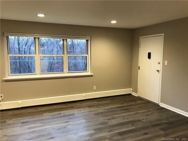 Building Photo - 470 Oak Ave