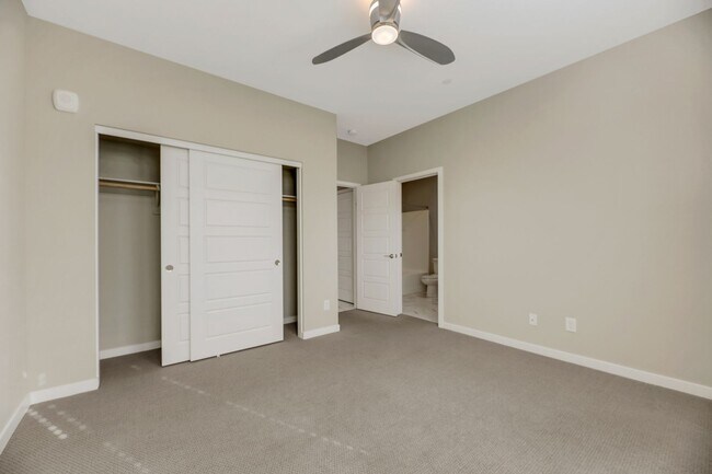 Building Photo - Gorgeous highly upgraded townhouse!