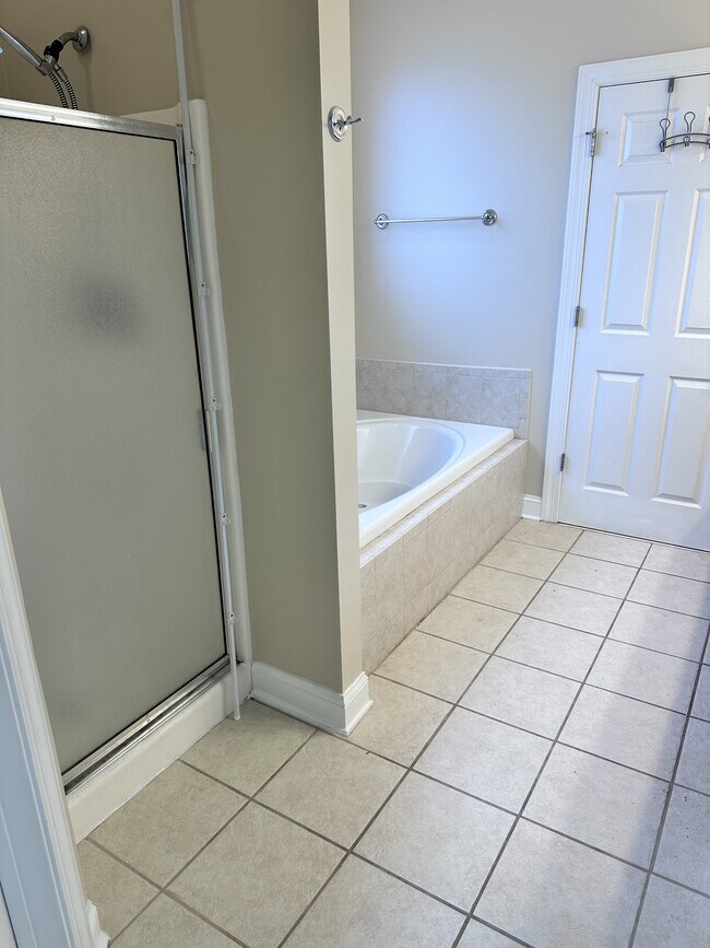 Building Photo - 114 Hills Lorough Loop