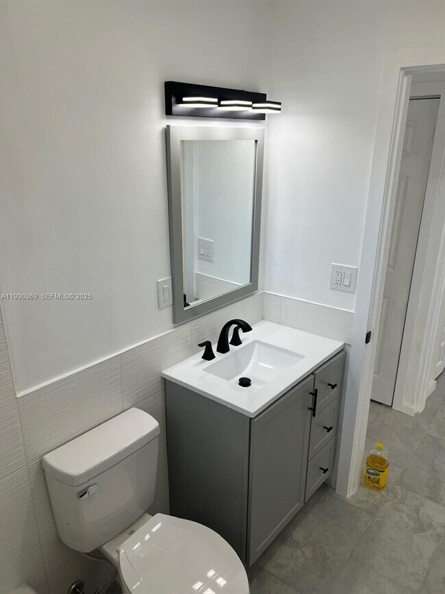 Building Photo - 7474 E Plumosa Ln