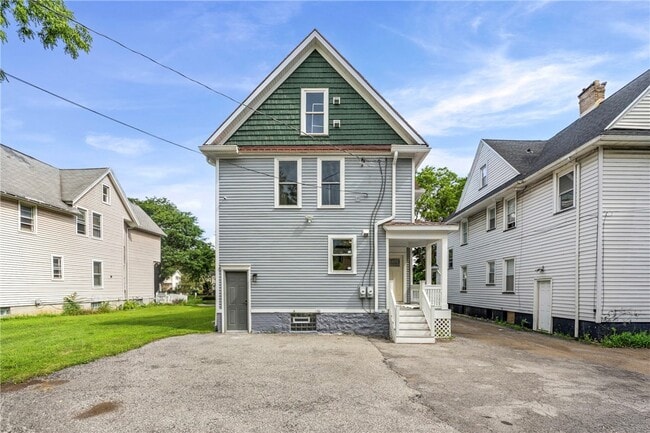 Building Photo - 185 Columbia Ave