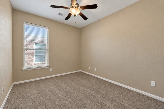 Building Photo - 42 Black Swan Ct