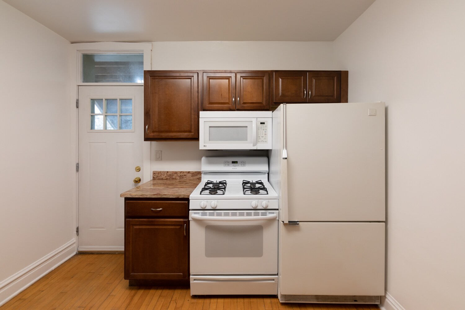 Bright Kitchen w/ door to shared deck - 4760 N Virginia Ave