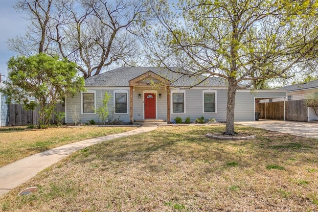 Primary Photo - NOW AVAILABLE - Santa Rita Charmer w/ Deta...