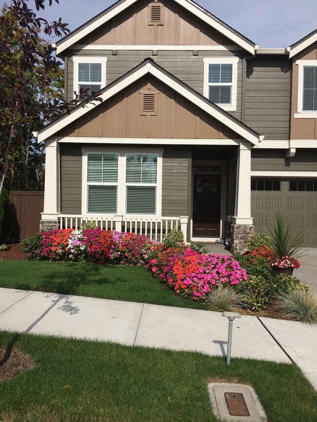 Building Photo - Absolutely Beautiful 5 Bedroom Home!! A Must See!!