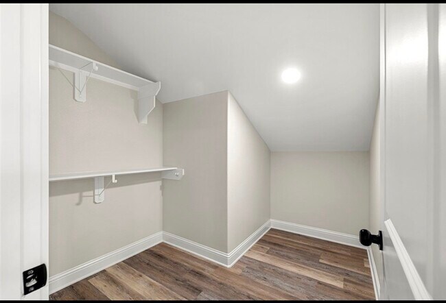 Building Photo - 524 Burk St