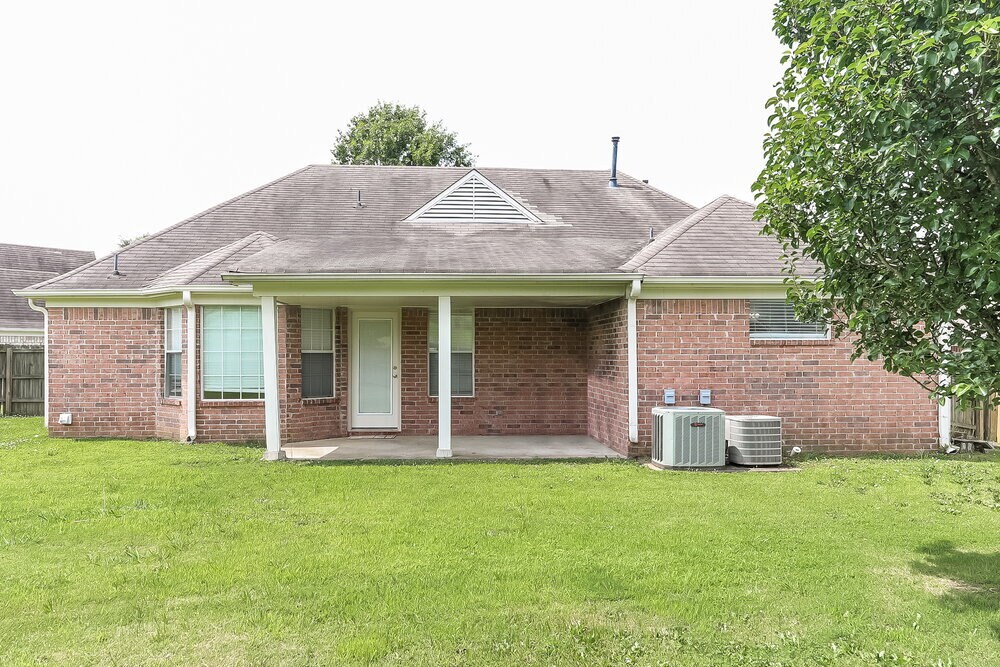 Building Photo - 1128 Fredrick Dr