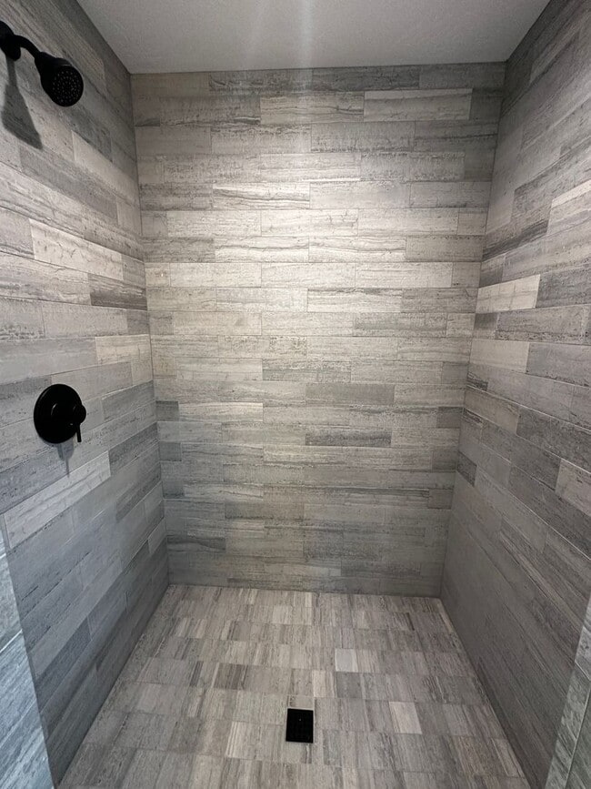 Building Photo - New Construction in Down Town Bishop West side!