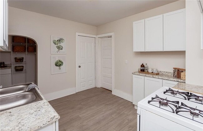 Building Photo - 1215 Clark St