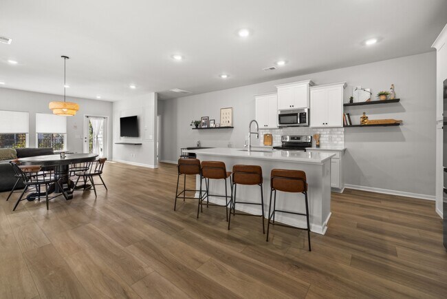 Building Photo - 119 Holloway Hl