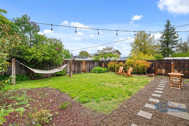 Building Photo - Charming Studio with Full Kitchen in Ashland