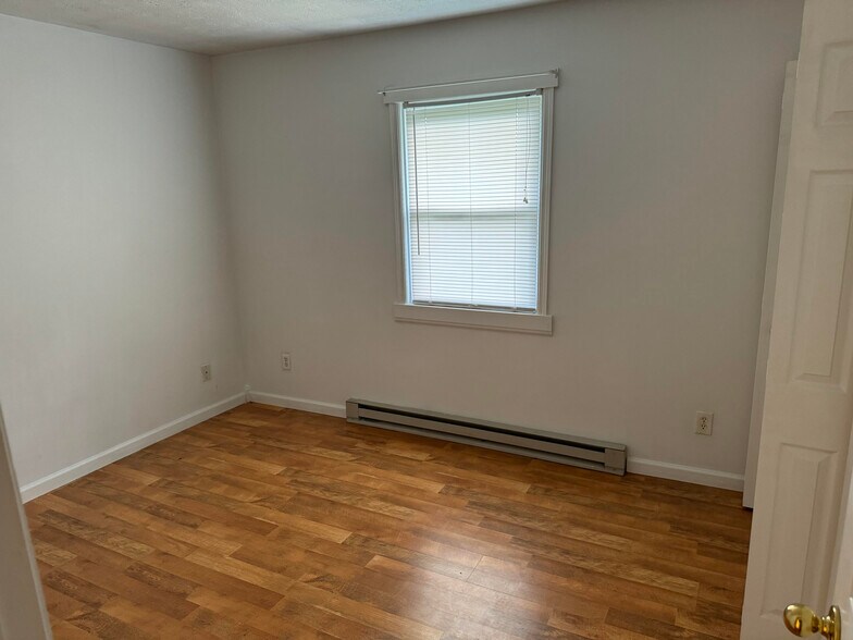 Building Photo - 1240 Hilltop Cir