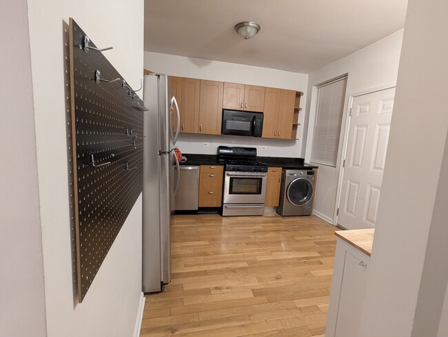 Kitchen & Washer/Dryer - 4750 N Washtenaw Ave