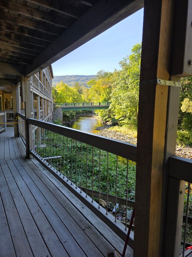 Building Photo - 145 Main St