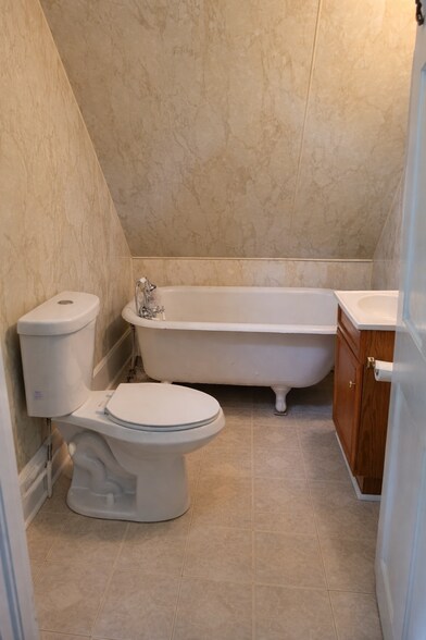 Building Photo - 372 North St