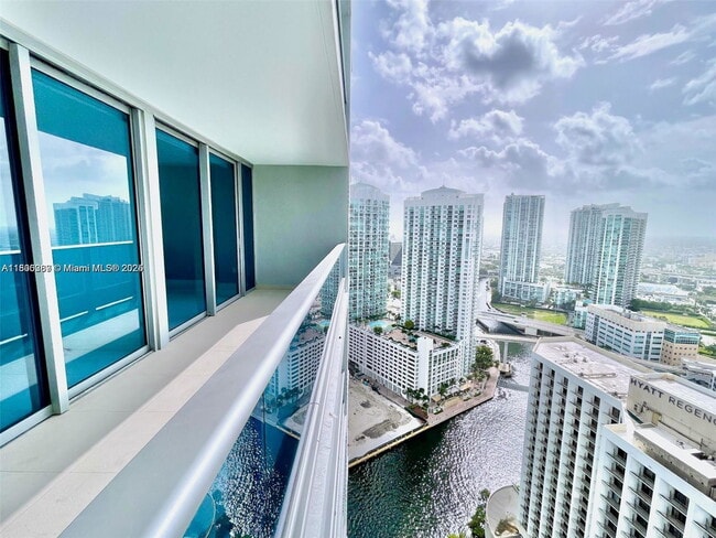 Building Photo - 200 S Biscayne Blvd