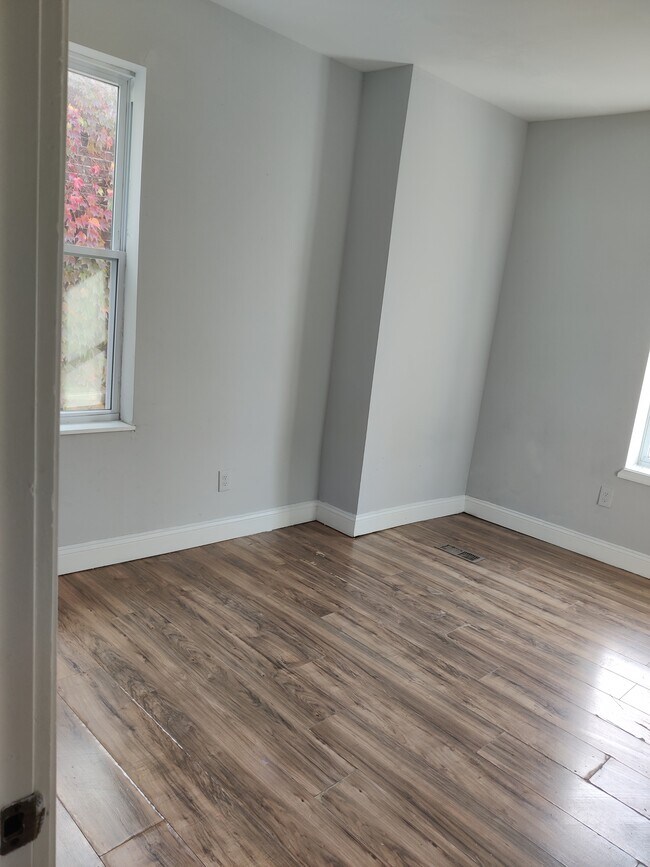 Building Photo - 628 N 55th St