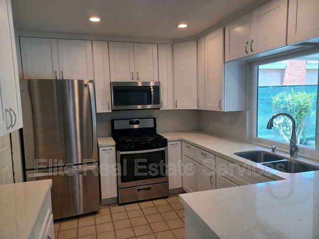 Building Photo - 887 Hawaii Ave