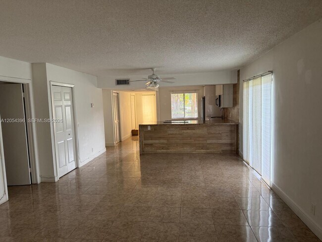 Building Photo - 178 Lakeview Dr