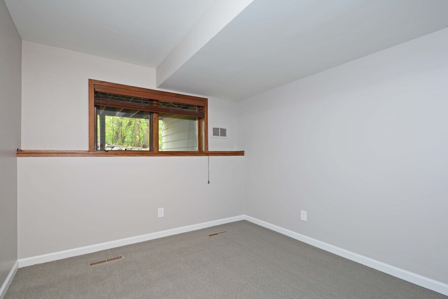 Building Photo - 5536 Village Dr