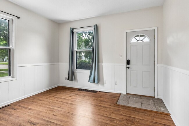 Building Photo - 3 bedroom in Fremont