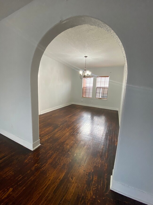 Building Photo - 2718 Cleburne St