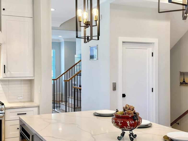 Building Photo - 413 W Lenoir St