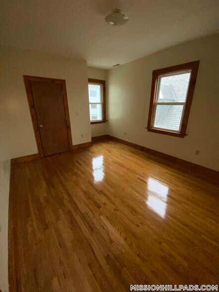 Building Photo - 10 Westminster Ave