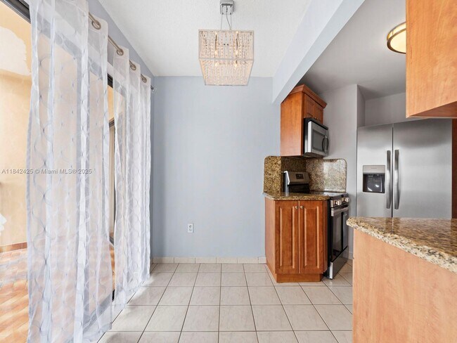 Building Photo - 1820 W 53rd St