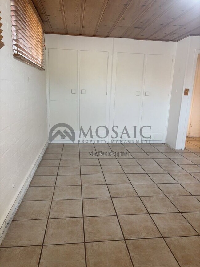 Building Photo - 1425 N 85th Pl