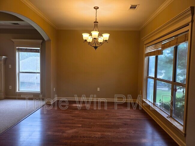 Building Photo - 1901 Hidden Creek Dr