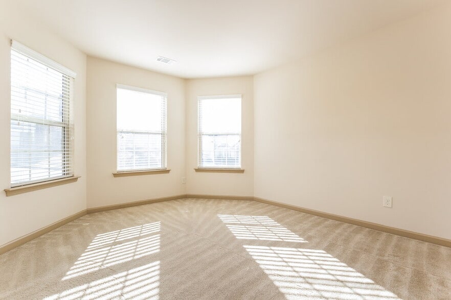 Building Photo - 500 Ballyshannon Dr