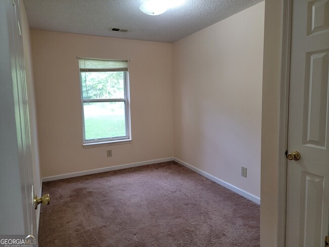 Building Photo - 104 Denhaven Dr