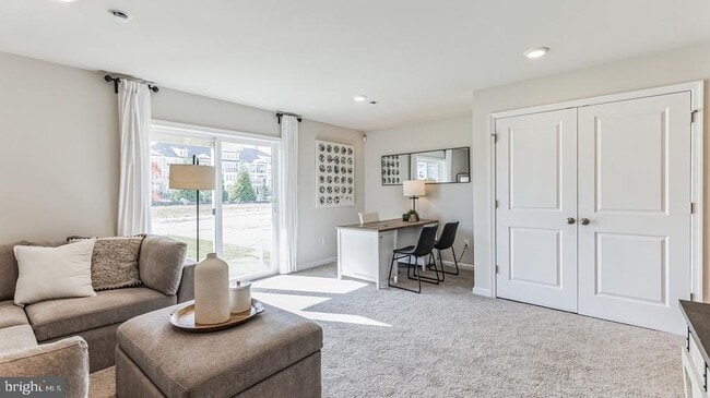 Building Photo - 212 Macoun Way