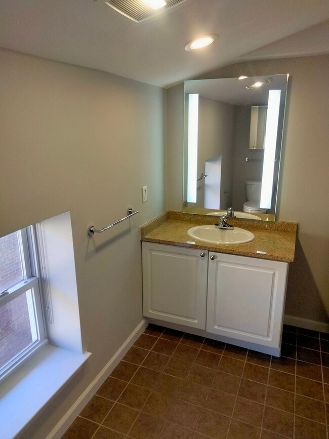 Building Photo - 57 Imlay St