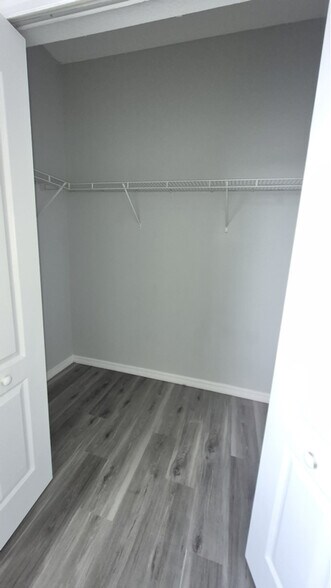 Building Photo - 10450 Manderley Way