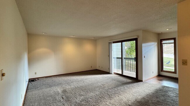 Building Photo - Doral Apartments