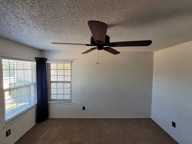 Building Photo - 901 Hedstrom Rd