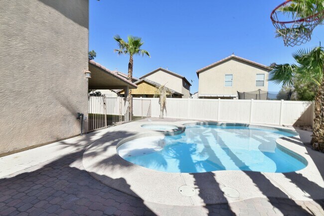 Building Photo - Spacious 4Bed/2Bath/2Car Home located in North Las Vegas w/ Pool!