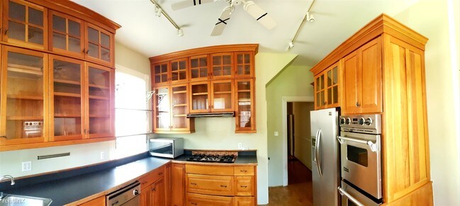 Building Photo - 3 br, 2.5 bath House - 309 N Meadow St