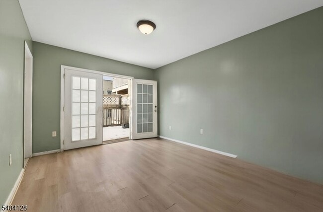 Building Photo - 15 Wales Ave