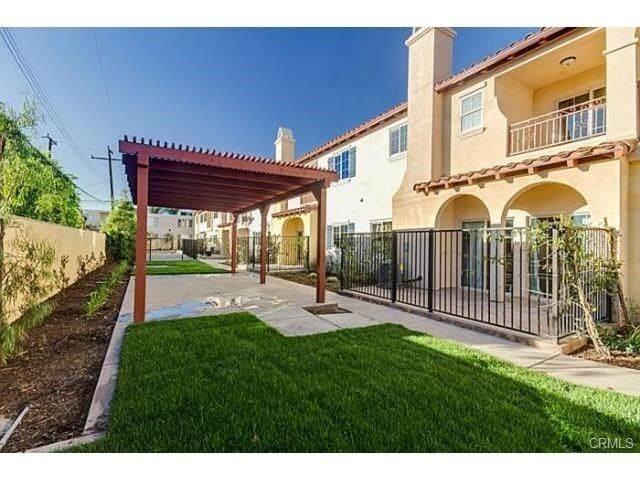 Building Photo - 9116 Florence Ave