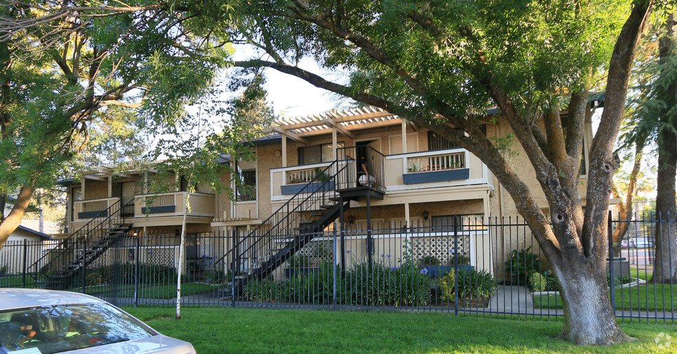 Primary Photo - Ridgewood Apartments